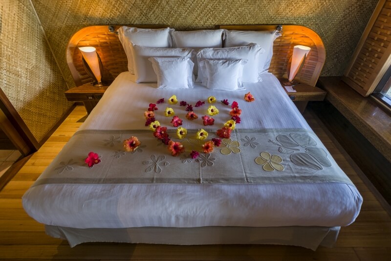 canada-experience-bora-bora-IC-Moana-End-of-Pontoon-Lagoon-View-room