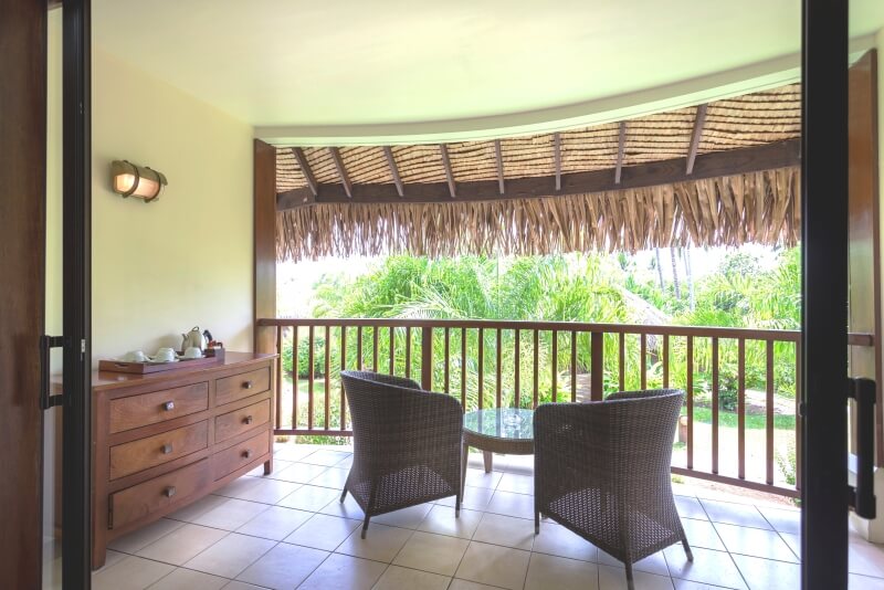 canada-experience-moorea-Manava-Beach-Resort-Spa-garden-duplex