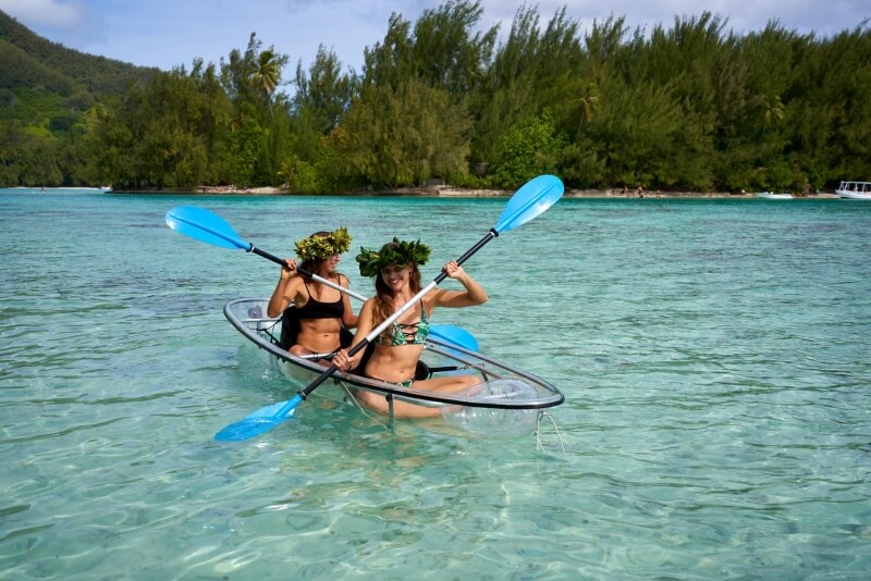canada-experience-moorea-transparent-kayak