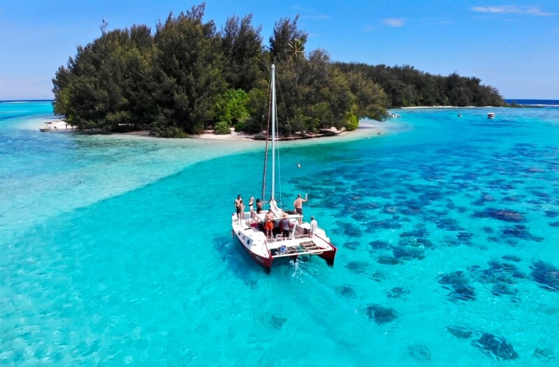 canada-experience-moorea-yacht-mooring-island-Voila-Moorea-featured