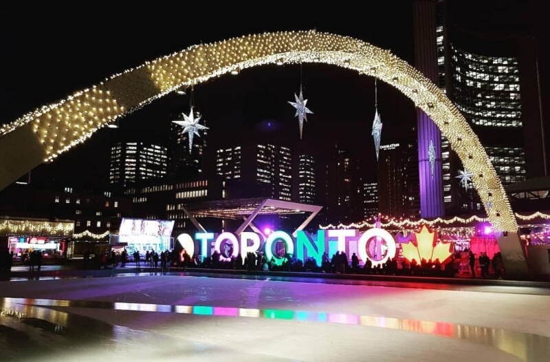canada-experience-toronto-luci-natale-nathan-phillips-square-featured