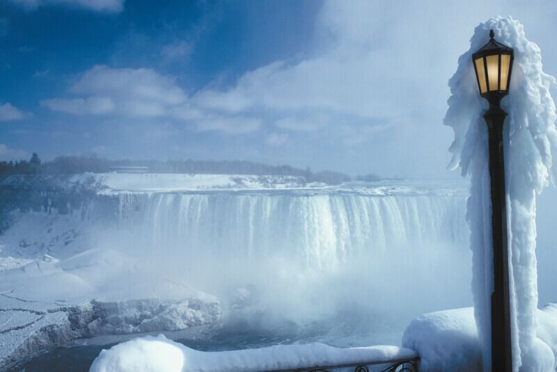 canada-experience-cascate-niagara-neve-lampione