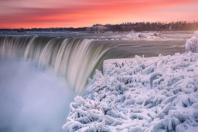canada-experience-cascate-niagara-neve-tramonto-rosa