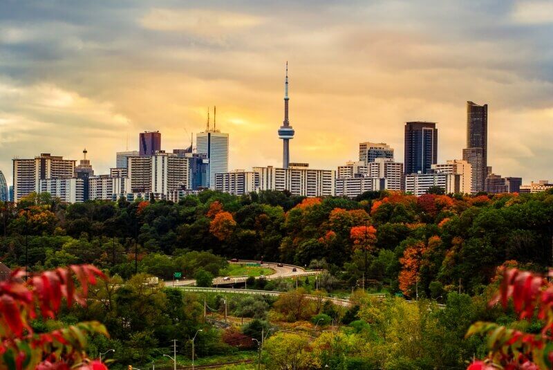 canada-experience-Toronto-skyline-autunno